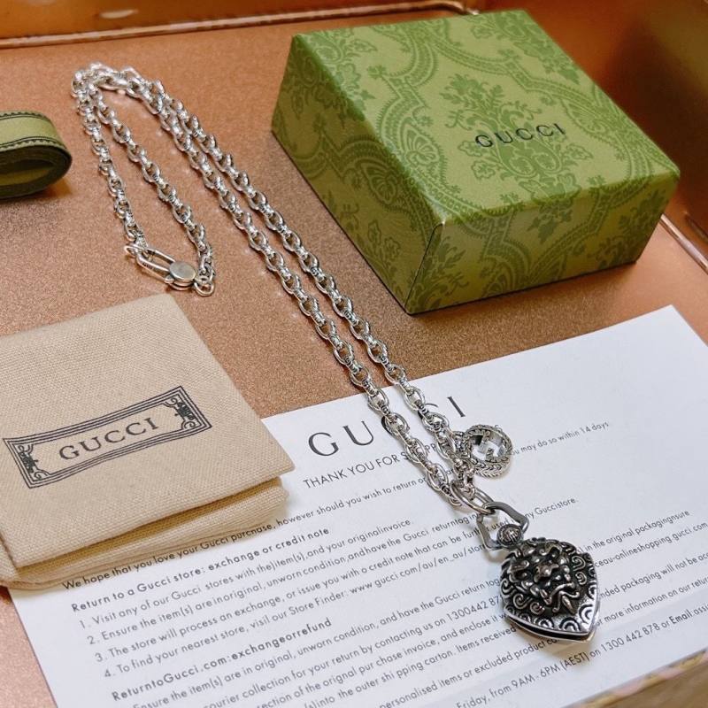 G*u*i necklaces